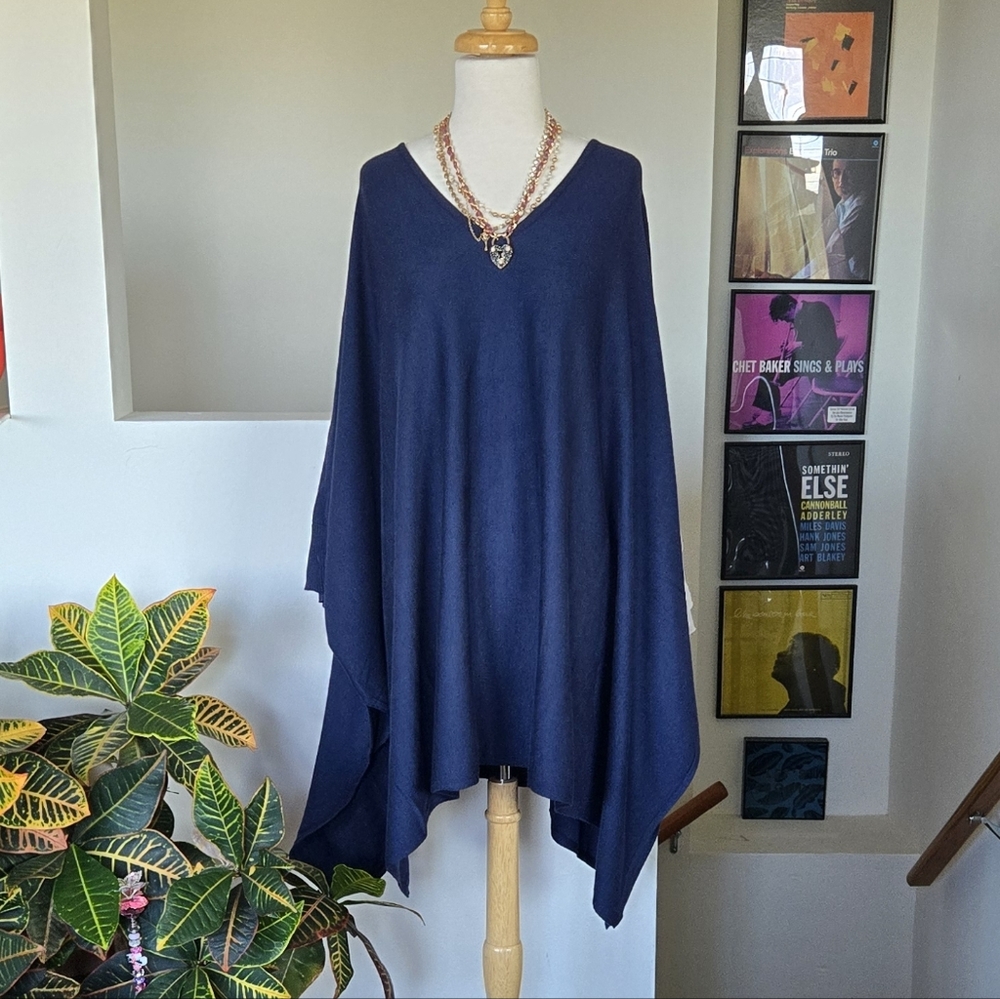 🏷️ Isolde Roth V-neck Fine Gauge Knit Navy Blue Poncho Ruana One Size Fits Most